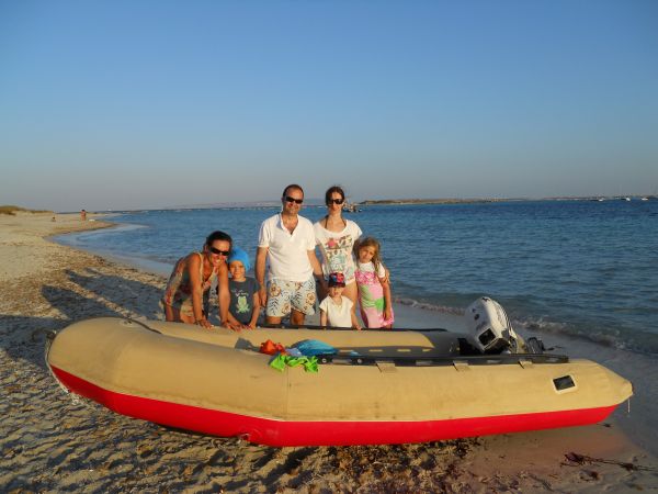 Atardecer en Formentera durante unas vacaciones en familia en nuestro velero.